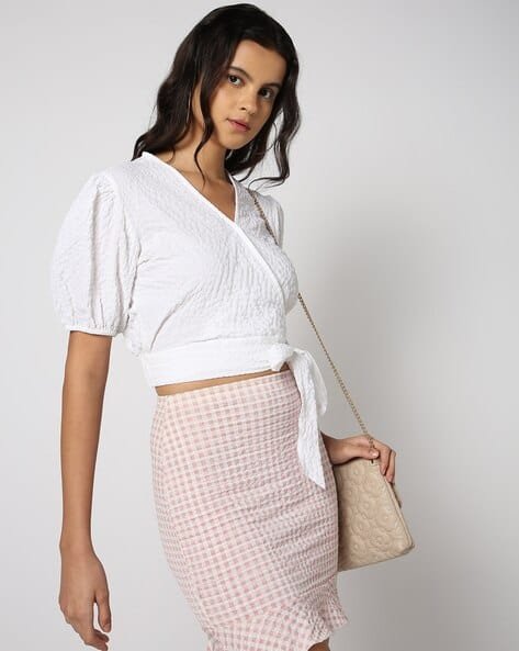 Yousta - Women Crinkled V-Neck Regular Fit Crop Top